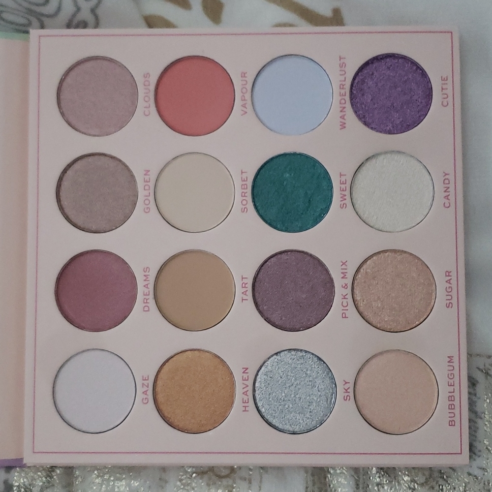 16 Candy Haze Shadow Palette